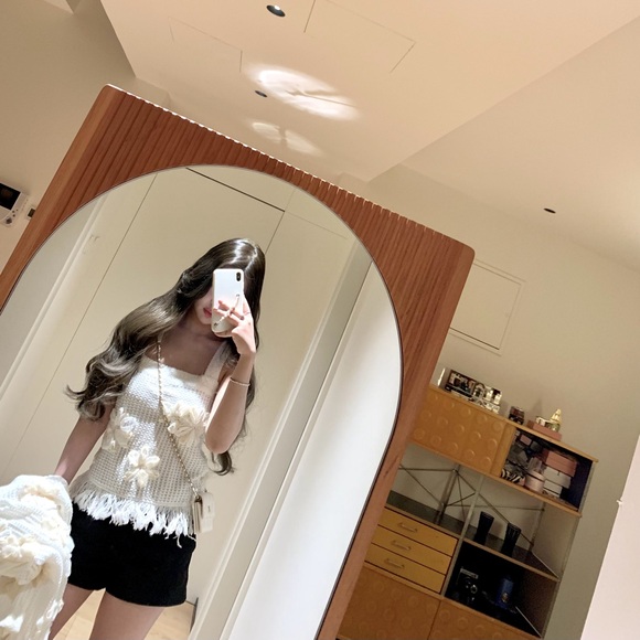 Elegant Handcrafted Silk Flower Knit Set - Cardigan & Camisole - Picture 4 of 6